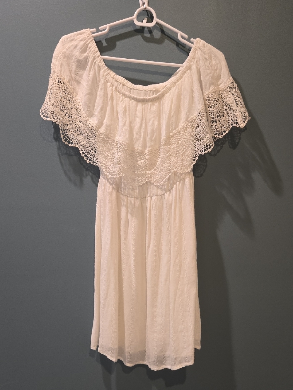 Lush Strapless Off-Shoulder White Crochet Trim Dress Size Womens Small Pretty